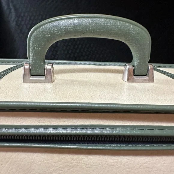Vintage Grasshopper Suitcase Cream and Green Classic Soft Sided Stiff Frame MCM - Picture 16 of 16